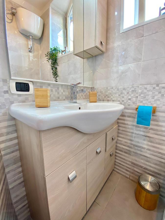 Casa Con Terrazzo In Centro Apartment Naples Luaran gambar